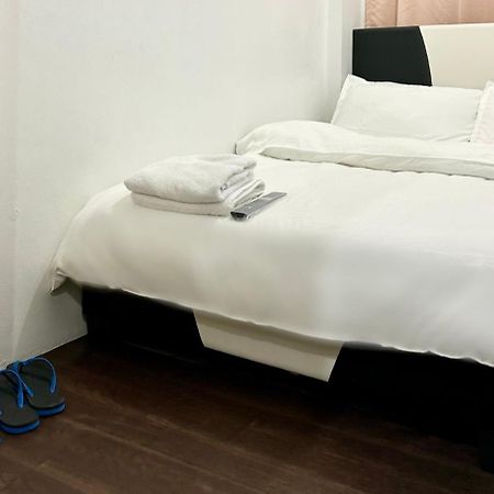 Private Room With Ac And Fan At Ekg Manila House Rental Zewnętrze zdjęcie