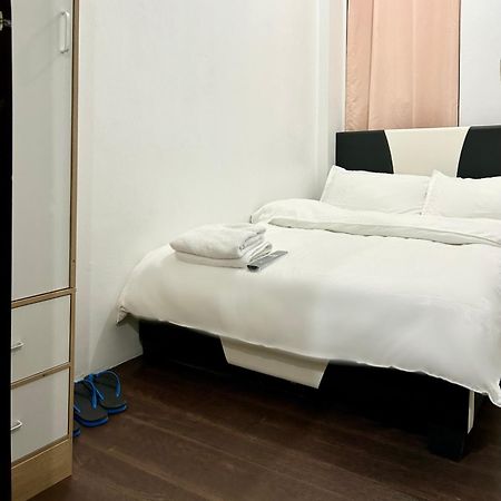 Private Room With Ac And Fan At Ekg Manila House Rental Zewnętrze zdjęcie
